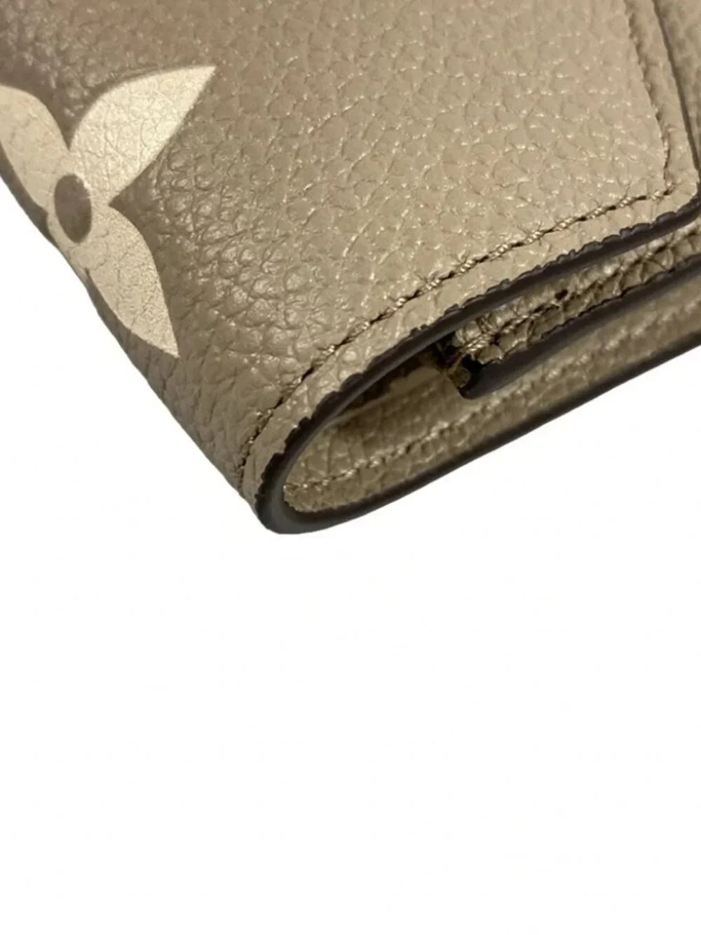 LOUIS VUITTON Portefeuille Victorine Tourtrail/Claim RFID : confirmed